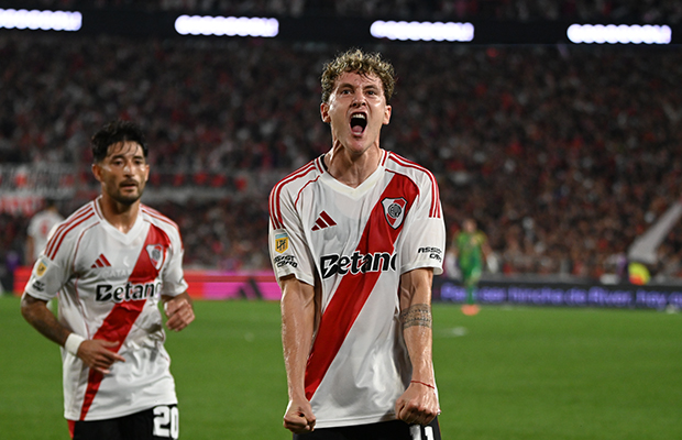 River beats Vélez in a goal-filled celebration