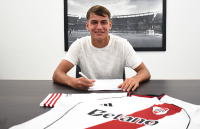 Freitas firmó su primer contrato profesional